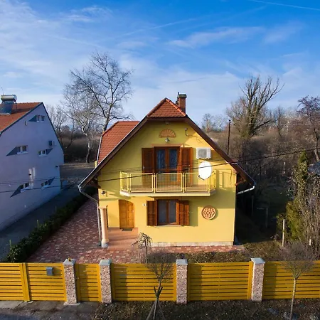 Ayoub Vip Casa vacanze Balatonmáriafürdő